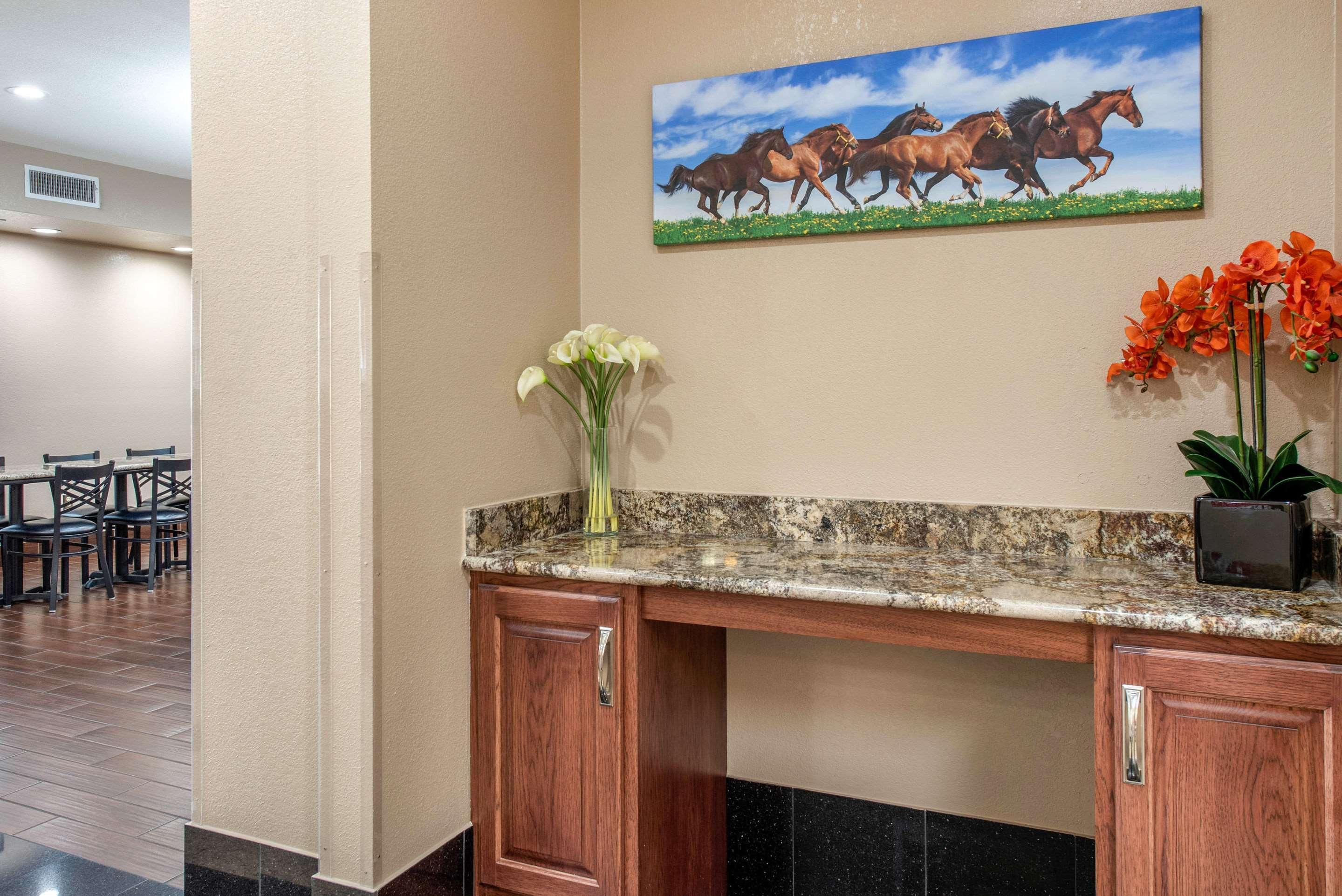 Econo Lodge Shelbyville Bagian luar foto