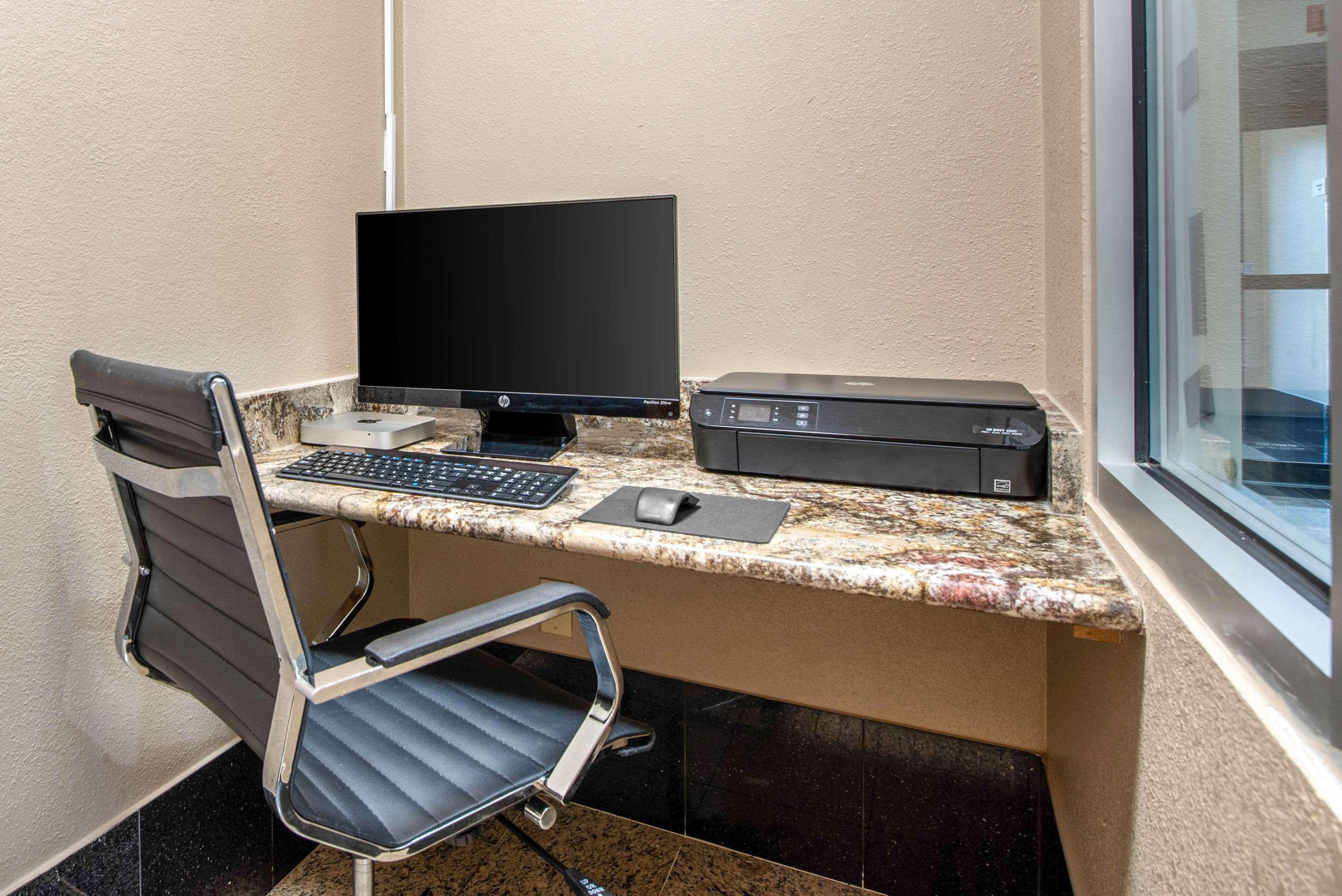 Econo Lodge Shelbyville Bagian luar foto