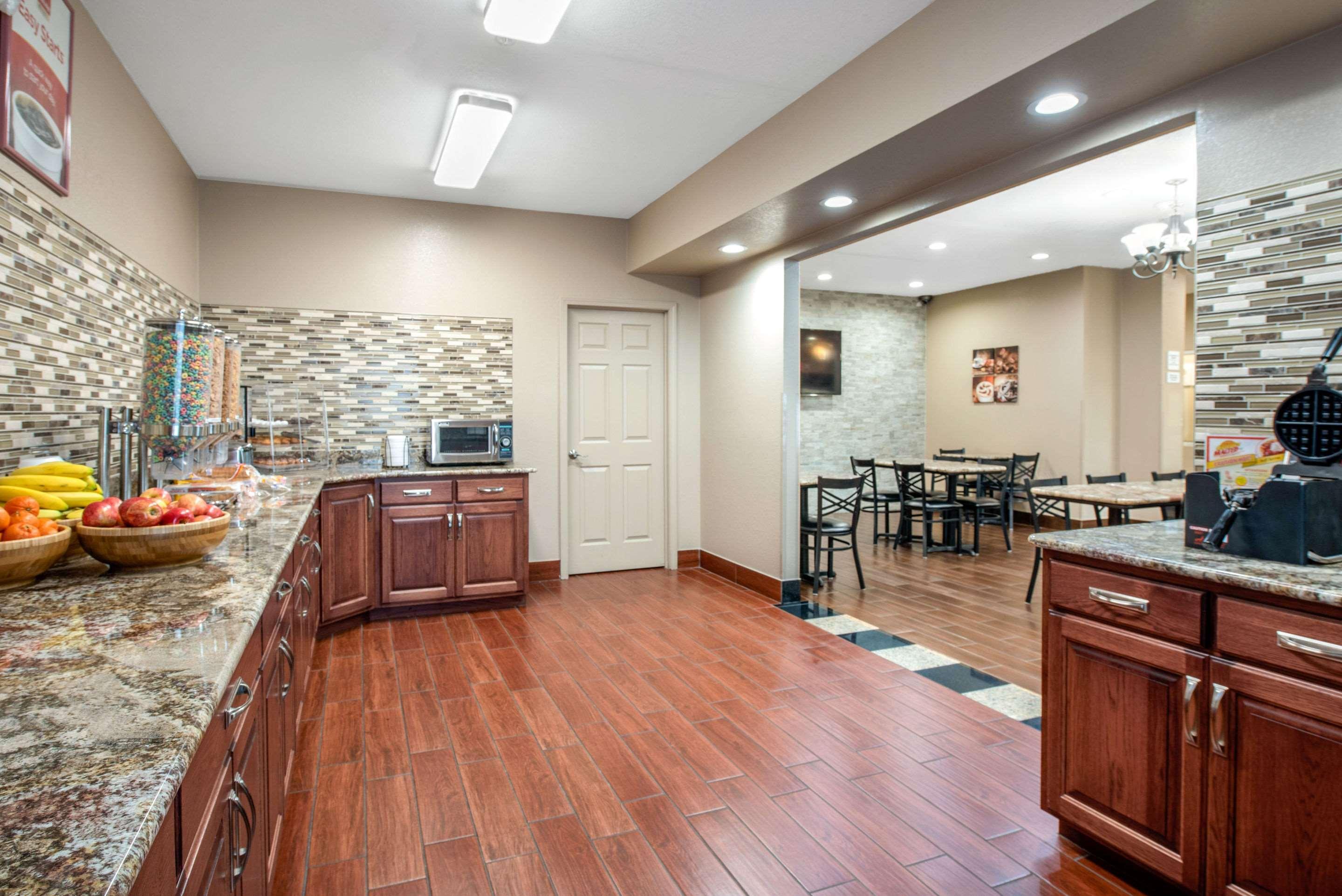 Econo Lodge Shelbyville Bagian luar foto