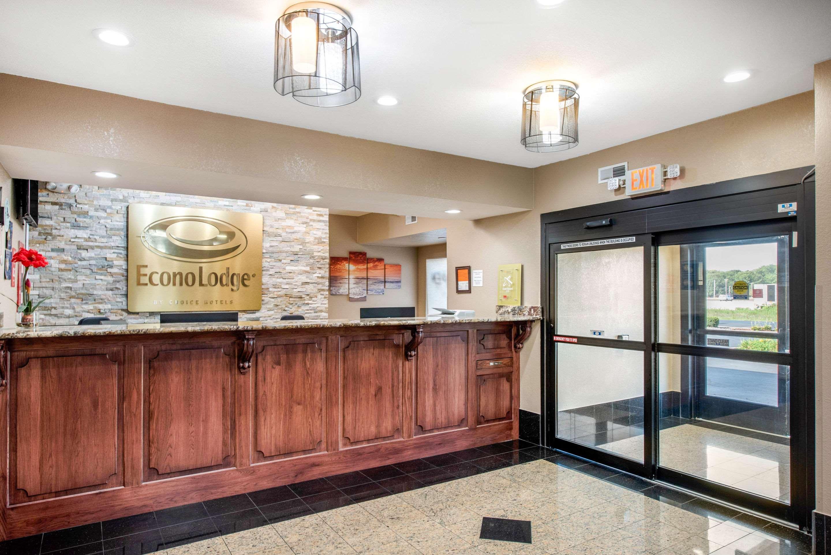 Econo Lodge Shelbyville Bagian luar foto