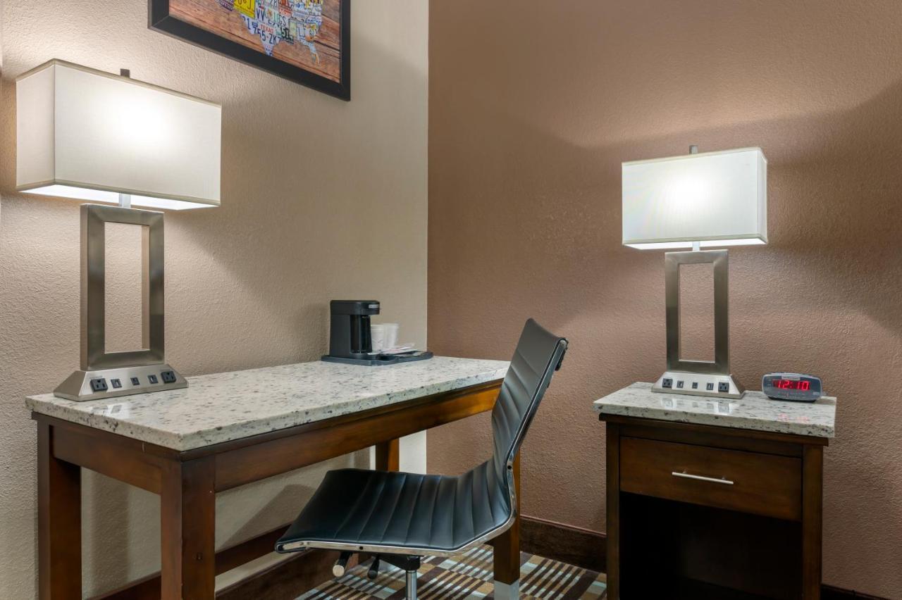 Econo Lodge Shelbyville Bagian luar foto