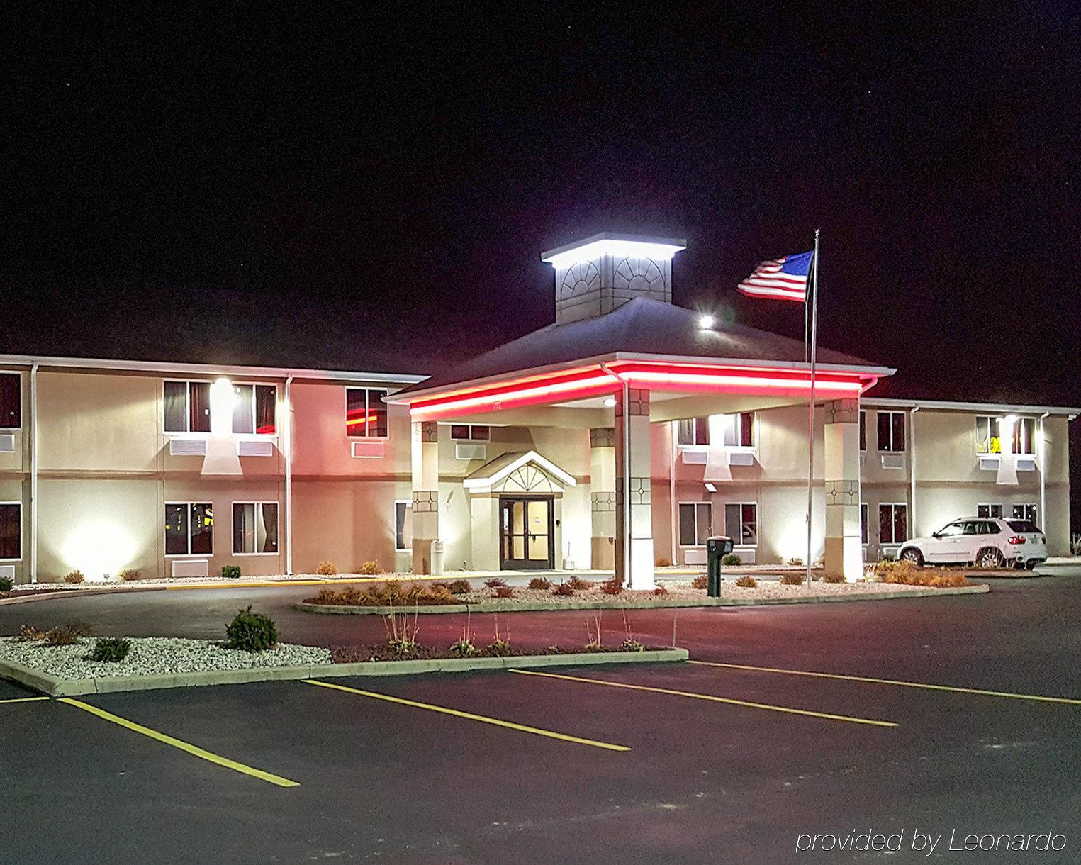 Econo Lodge Shelbyville Bagian luar foto