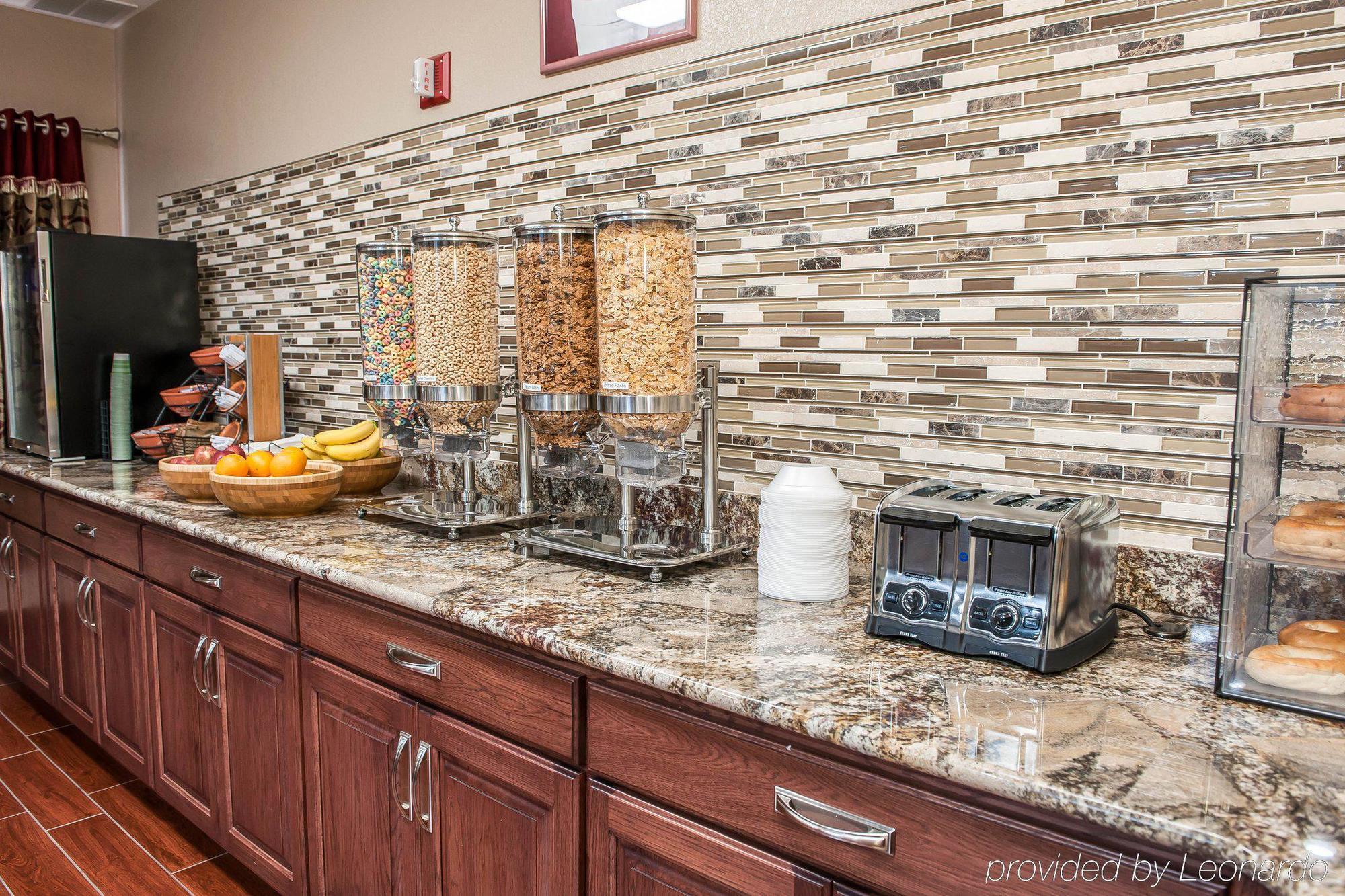 Econo Lodge Shelbyville Bagian luar foto